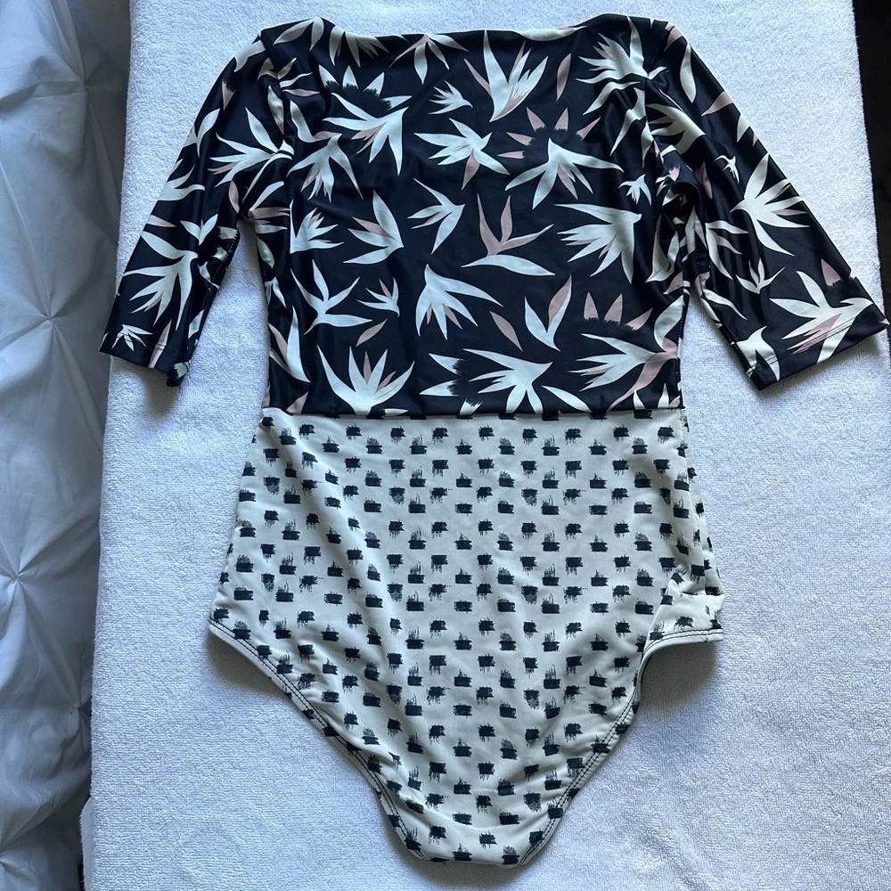 Seea Zuma women’s one piece swim/surf suit - Picture 2 of 6